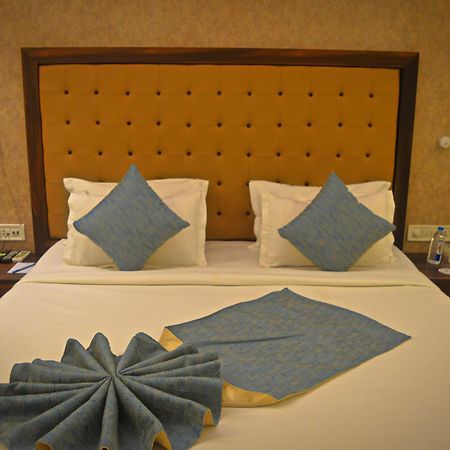 Click Hotel By Suba, Jāmnagar Esterno foto